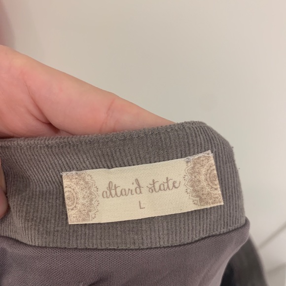 Altar’d state skirt - Picture 4 of 4